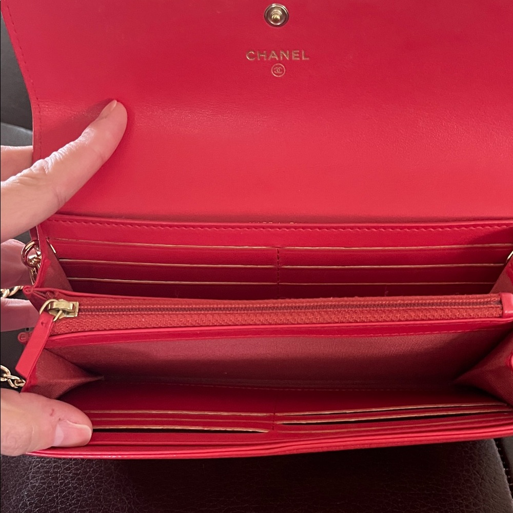 Chanel Red Crossbody Bag with Gold Chain - Picture 6 of 6